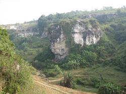 Gua Song Gentong: Menara Marmer Keren yang Menyimpan Time Capsule Nenek Moyang!