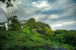 Gunung Blejed: Sisa Letusan Epic Gunung Api Purba di Tulungagung, Bukti Kuat Vulkanisme Bawah Laut!