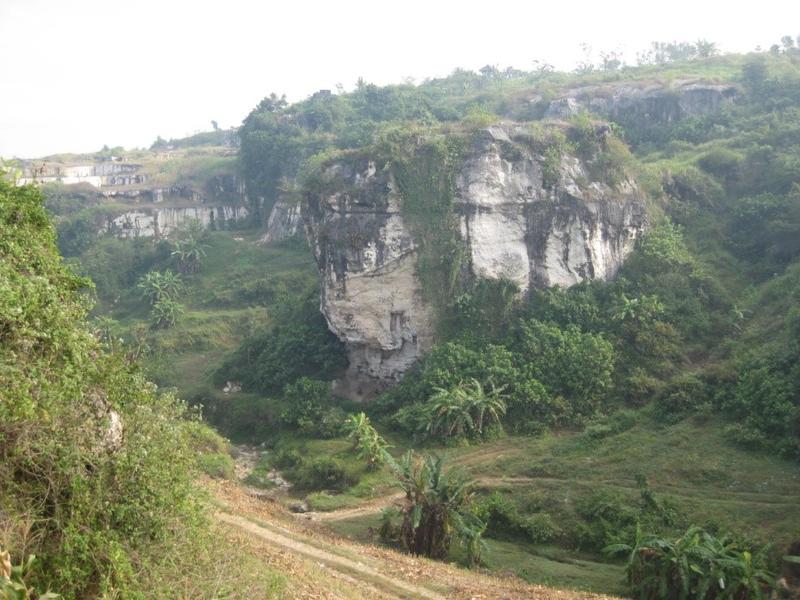 Gua Song Gentong: Menara Marmer Keren yang Menyimpan Time Capsule Nenek Moyang!
