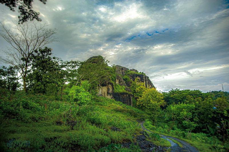 Gunung Blejed: Sisa Letusan Epic Gunung Api Purba di Tulungagung, Bukti Kuat Vulkanisme Bawah Laut!
